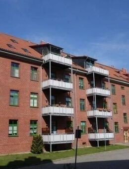2,5 Zi. DG Maisonette Wohnung mit Fahrstuhl, Balkon und Stellplatz im Wilhelminischen Hof - Zerbst (Anhalt)