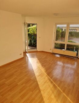 Freundliche 2 Zimmer Erdgeschosswohnung zentral gelegen in Fürth mit Terrasse und Tiefgaragenstellplatz ! - Fürth