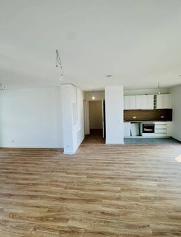 Charmante und Helle Wohnung mit großem Sonnenbalkon im Erstbezug! - Berlin