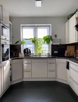 Stilvolle 3-Zimmer-Wohnung mit Balkon und Einbauküche in Göttingen - Göttingen