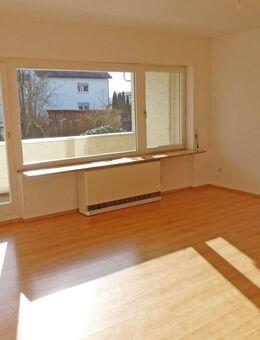 HELL UND GUTER GRUNDRISS! Modernisierte 3-Zimmerwohnung mit Süd-Balkon und Garage in Markdorf - Markdorf