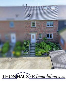 ! Neu ! Gepflegtes Reihenmittelhaus mit großem Grundstück in Feldrandlage in 23881 Koberg - Koberg