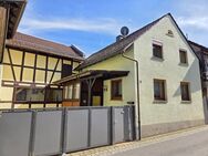 Einfamilienhaus (Wfl. 90 m²) mit Nebengebäude, Werkstatt und kleinem Garten in Königsberg, OT Altershausen - Königsberg (Bayern)