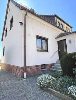 Doppelhaushälfte mit Garage und 2 Bädern - Roßwein