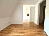 Stilvolles 1-Zimmer-Apartment mit hochwertiger EBK, Duschbad und Parkettboden - Halle (Saale)