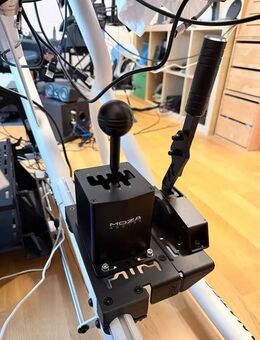 Moza R5 Bundle, Clutch, Handbrake, HGP Shifter - Weimar Zentrum