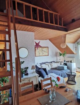 Traumhafte DG-Wohnung mit Galerie und Balkon mit unverbauter Fernsicht !! (TIEFGARAGE) - Nidderau