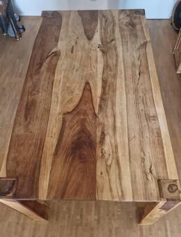 Massiver Holzesstisch - München