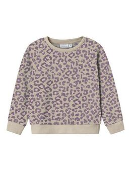 Name It Sweatshirt NMFDAVINA LS SWEAT FLEECE BRU NOOS in klassischer Form und mit tollem Alloverprint