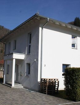 Hier können Sie direkt einziehen ...ein Grundstück mit eigenem kleinen Bachlauf, hochwertig und geschmackvoll ausgestattetes Wohnhaus.. - Hasel