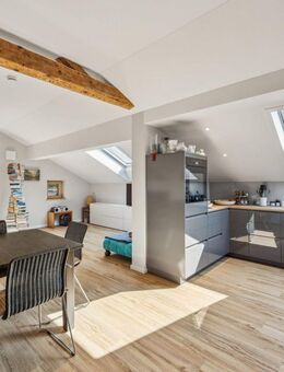 Stilvoll wohnen unter dem Dach - exklusives Wohnerlebnis, ausgebaut mit Liebe zum Detail in Raubling - Raubling