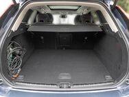 Volvo XC60, Recharge T6 AWD Core Plug-In Hybrid, Jahr 2023 - München
