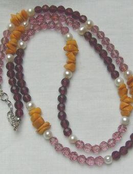 Longkette mit Kristallperlen, Perlen und den Jadestein - Stemmen