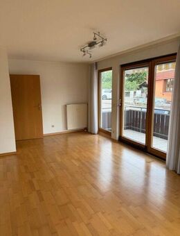 Attraktive 2-Zimmer-Wohnung mit Balkon & 3 Stellplätzen in zentraler Lage von Oberkirch - Oberkirch