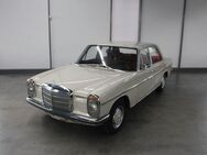 Mercedes 230, 6 W114 Strichacht Limousine Automatik, Jahr 1972 - Heidenheim (Brenz)