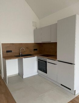 Frei ab sofort. - Tolle 3,5-Zimmer Maisonette-Wohnung mit schönem Wohnbereich, Balkon & moderner Ausstattung im Three Berlin! - Berlin