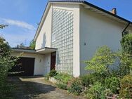 Freistehendes Einfamilienhaus mit Garage und Stellplätzen in Top-Wohnlage in Singen-Nordstadt - Singen (Hohentwiel)