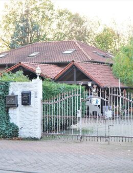 Stilvoller Bungalow mit Charme - Garage, Carport und Pool inklusive - Porta Westfalica