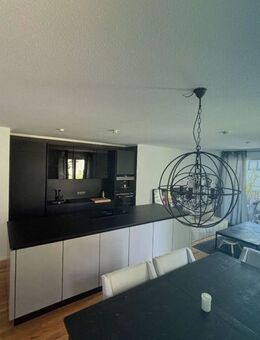 Moderne 4-Zimmer-Wohnung mit Balkon und Tageslichtbad - Schwaikheim