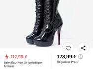 Welcher Sklave kauft mir in Größe 36 Schuhe / Stiefel - Lübeck