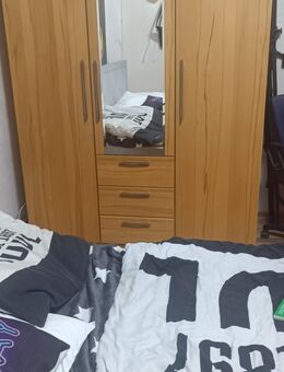 Schöner hochwertiger Kleiderschrank von Höffner - Kassel