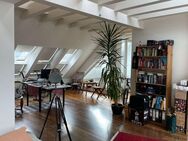 Sehr individuell - Dachgeschoss im Loft-Style 2-Zimmer Altbau-Wohnung mit Balkon - Düsseldorf