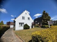 Solides Einfamilienhaus mit Einliegerwohnung, Teilkeller und Garage Lübeck-St. Getrud (Brandenbaum) - Lübeck