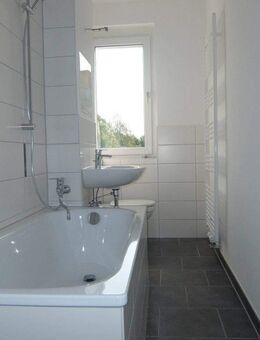 helle 2 Raum Wohnung mit Badewanne - Döbeln