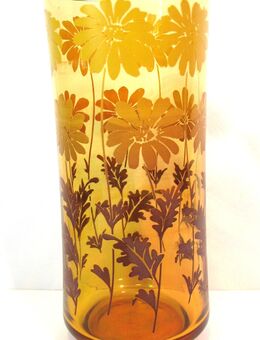 Vase aus Glas - Glasvase - 70er Jahre - getönt - mit Blumenmotiv in gelb-braun - Biebesheim (Rhein)