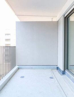 Lichtdurchflutete Etagenwohnung mit sonnigem Balkon und moderner Einbauküche zum Wohlfühlen - Frankfurt (Main)