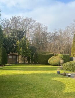 Eine Traumimmobilie und Rarität: großzügiger Bungalow mit wunderschönem Garten in bester Lage! - Wörth (Rhein)