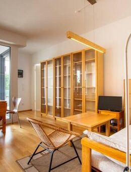 Charmante 2-Zimmer-Wohnung mit offener EBK und Loggia - München