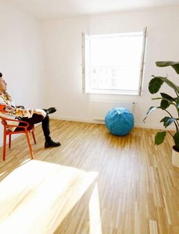 Schicke 3-Raum Wohnung mit Parkettboden / Südbalkon / modernem Bad - Chemnitz