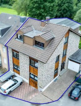 Familienfreundliches Dreifamilienhaus mit Garten und Stellplätzen in bevorzugter Wohnlage - Eschweiler