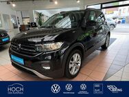 VW T-Cross, 1.0 TSI Life, Jahr 2022 - Gladenbach