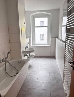 Erstbezug nach Sanierung! Geräumige 2 Zimmer Wohnung mit großer Küche - Halle (Saale)