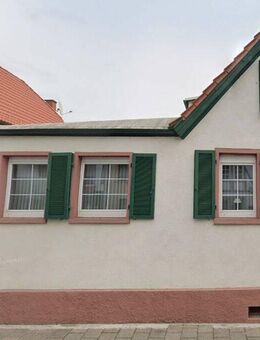 Renovierungsbedürftiges großes 1-2 Familienhaus mit Garten im Zentrum von Langen - Langen (Hessen)