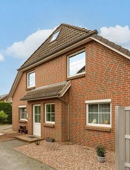 Frisch modernisiert & sofort bezugsfertig - Maisonettewohnung mit Balkon! - Apensen