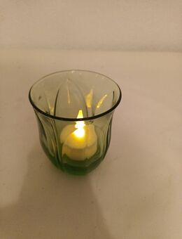 Teelichthalter aus grünen Glas ca. 8cm hoch Windlicht - Essen