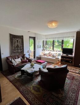 Charmante Hochparterre-Wohnung mit Balkon, Gemeinschaftspool & Sauna - Dobel