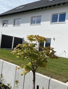 Exklusive, großzügige Doppelhaushälfte in herrlicher Wohngegend mit Burgblick - Sulzfeld (Baden-Württemberg)