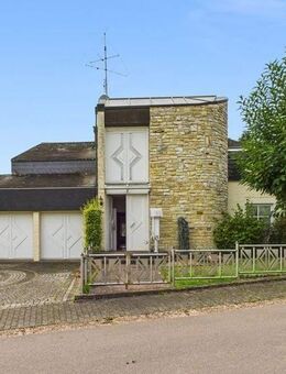 GROßZÜGIGES MEHRGENERATIONENHAUS MIT WELLNESSBEREICH UND VIELSEITIGEN NUTZUNGSMÖGLICHKEITEN - Losheim (See)