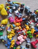 Verschiedene Überraschungseierfiguren in 58256