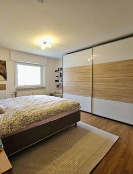 Charmante, helle und modernisierte 3,5-Zimmer-Wohnung mit Balkon/Loggia + Einzelgarage - Esslingen (Neckar)