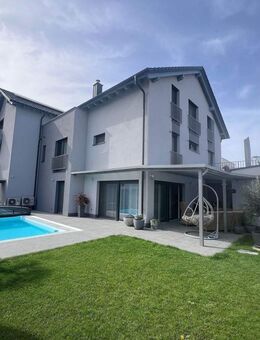 Traumhaftes Mehrfamilienhaus mit Pool – Wohnen, Vermieten & Genießen - Rheinhausen