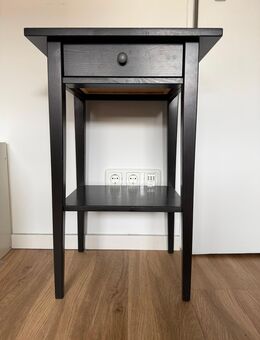 gut erhaltener Nachtschrank aus Holz - Kronberg (Taunus)