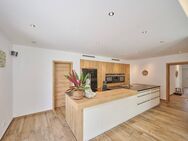 Perfekte Synergie aus Wohnen und Arbeiten: Moderne Immobilie mit Wohnhaus, Büro und Gewerbehalle - Niederwinkling