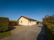 Seniorenfreundliches Einfamilienhaus/Bungalow mit Garten und einem Carport - Kröslin