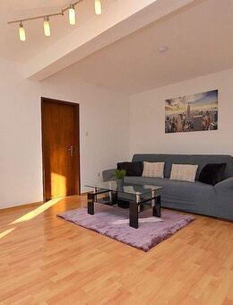 Hell möblierte 2-Zimmerwohnung in Sulzfeld am Main mit Balkon - Sulzfeld (Main)