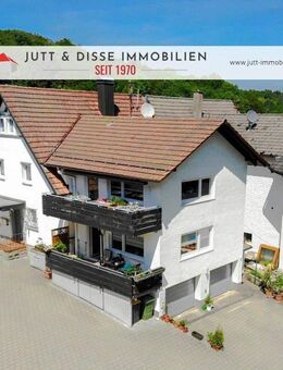 Bezugsfreies Zweifamilienhaus mit 2 x 3,5 Zimmer, Balkon, 2 Garagen in Gernsbach-Staufenberg - Gernsbach